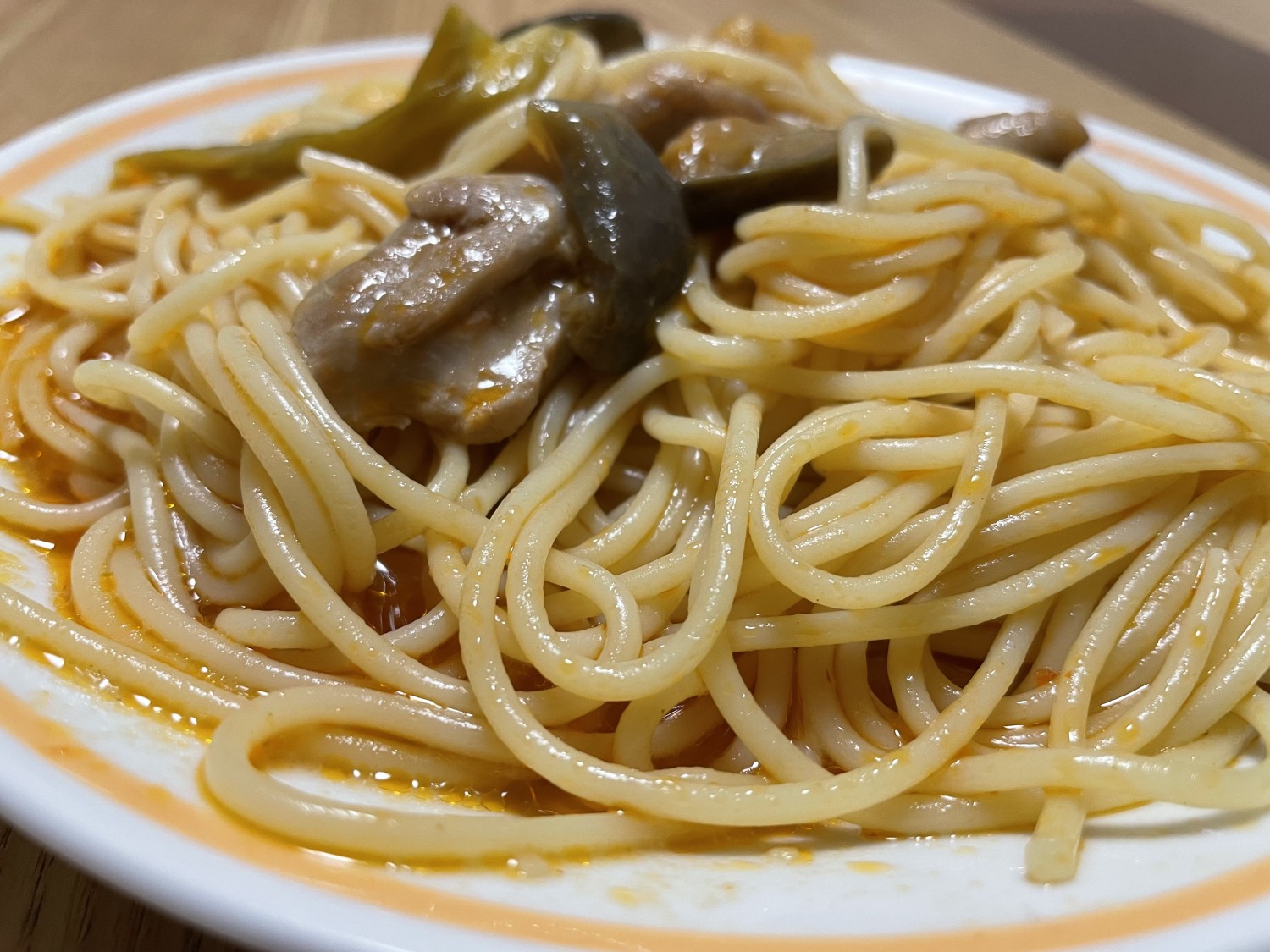 今日の献立・料理｜麺料理メニュー｜鶏肉と茄子・キャベツのピリ辛トマトソースパスタ