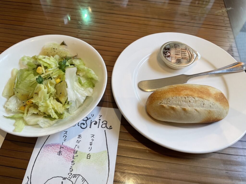 目黒区・祐天寺グルメ 生パスタが美味しいイタリアンKURA（クラ）祐天寺店 サラダセット/パンセット