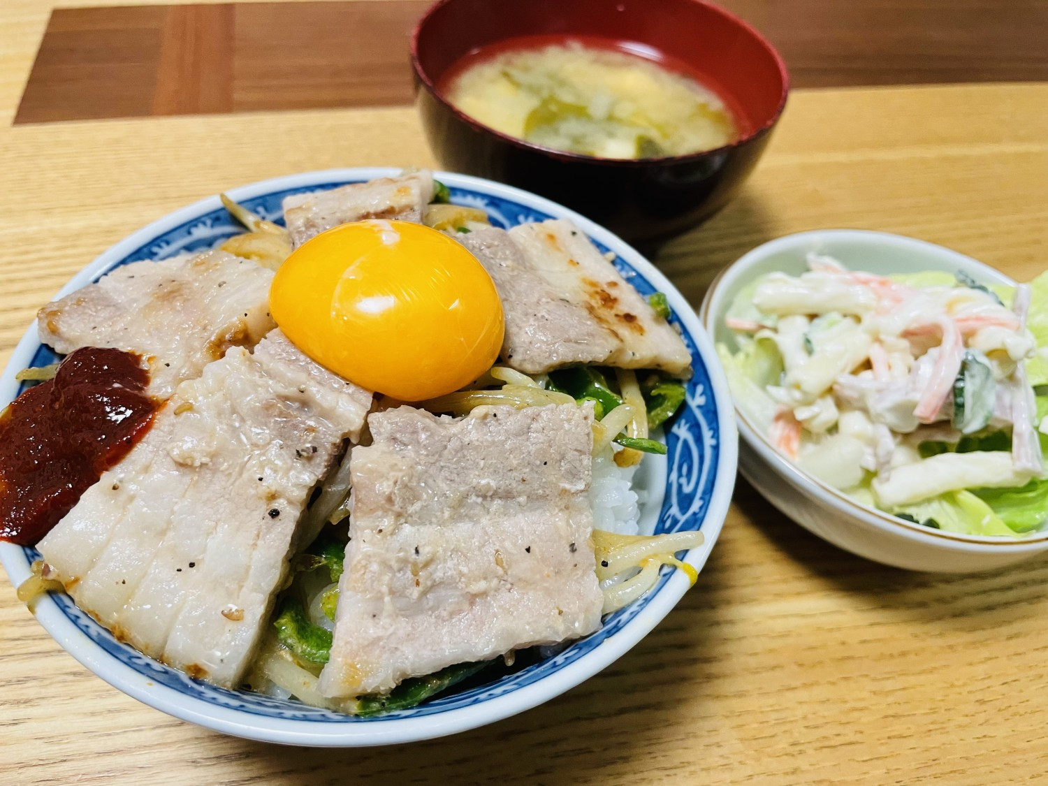 今日の献立・料理｜丼飯メニュー｜サムギョプサル丼